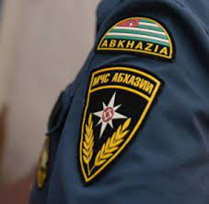 В одной из квартир дома по улице Гулиа от стоящего вблизи электроприбора загорелся диван
