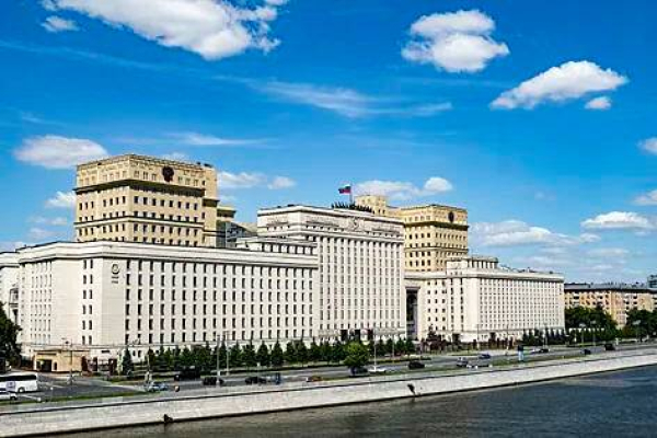В Москве мужчина с пистолетом пытался прорваться в здание Минобороны РФ