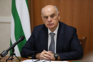 Президент призвал министров не бояться бывать в эфире ТВ